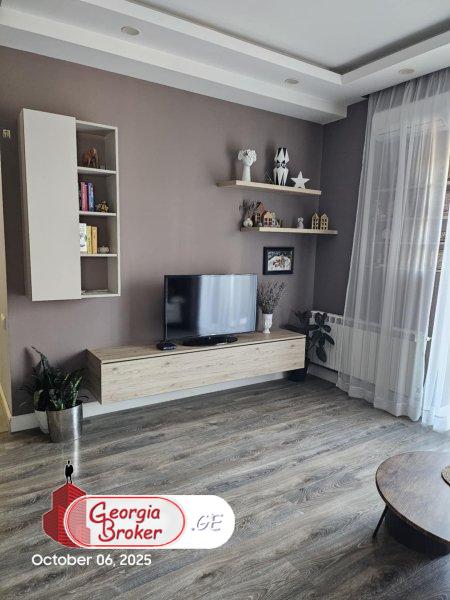 продается квартира с новым ремонтом 4-комнаты